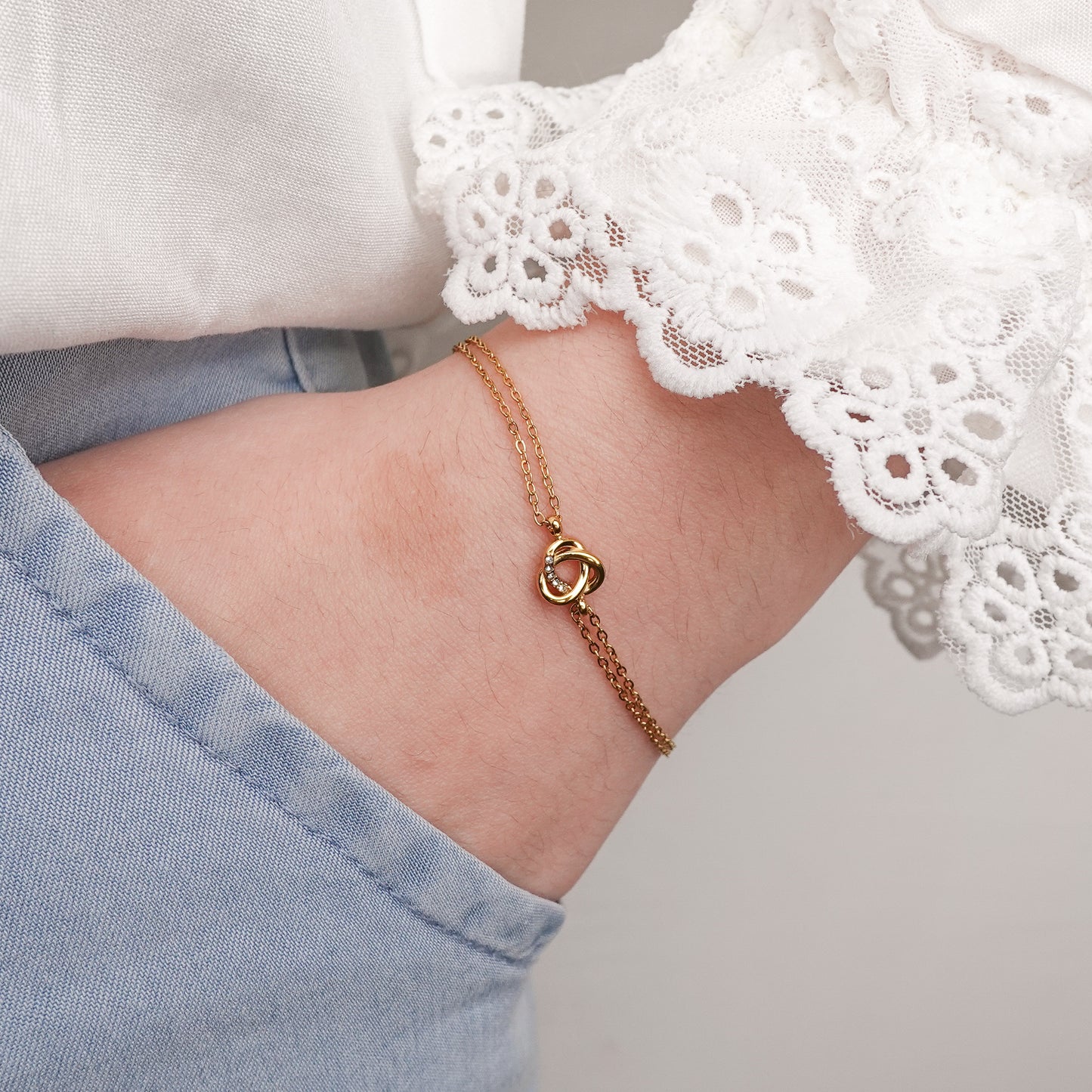 Pulsera Nudo bañado en oro