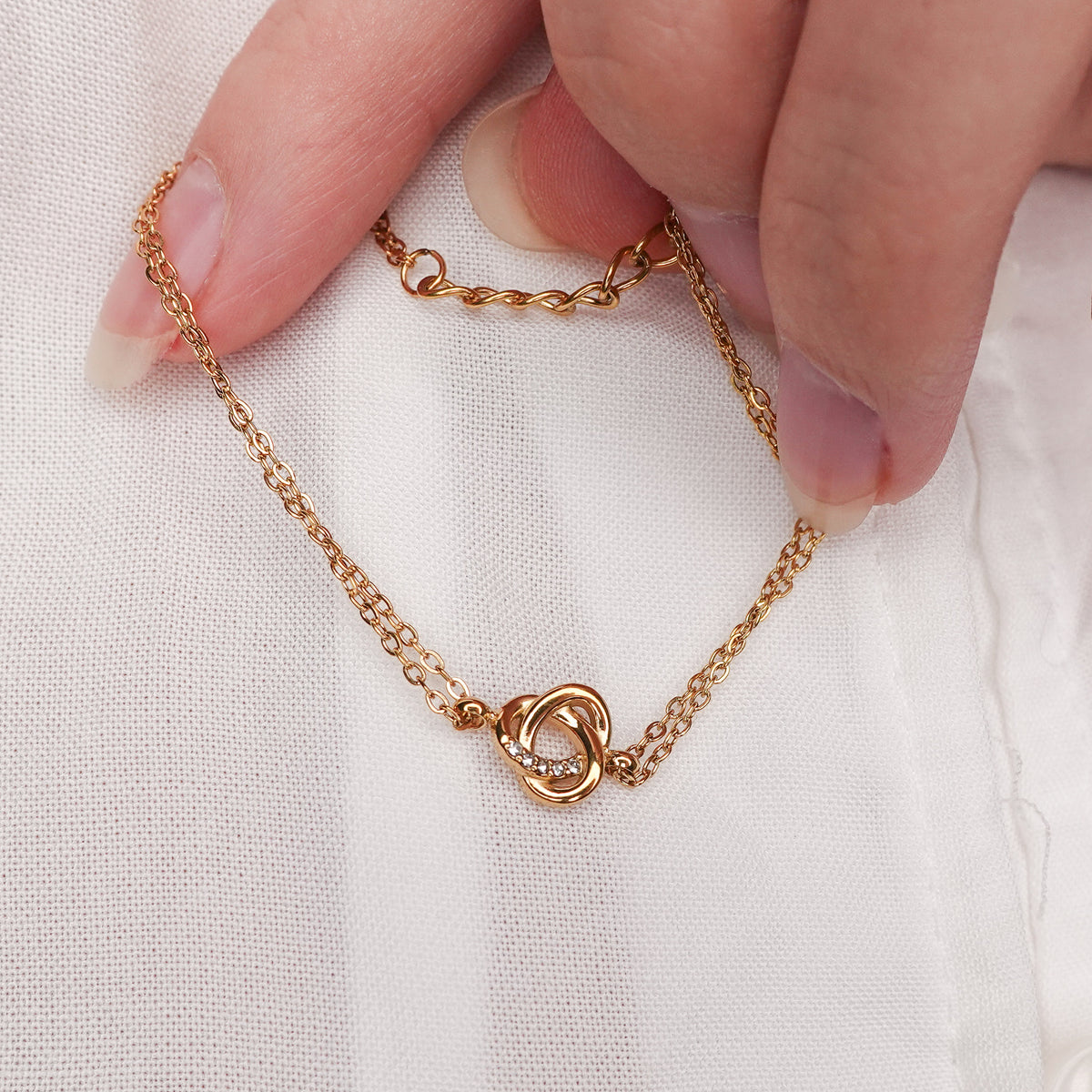 Pulsera Nudo bañado en oro