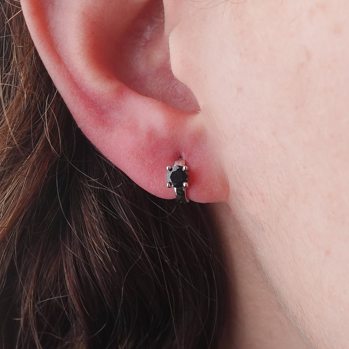 Aros argolla huggie Noir petit