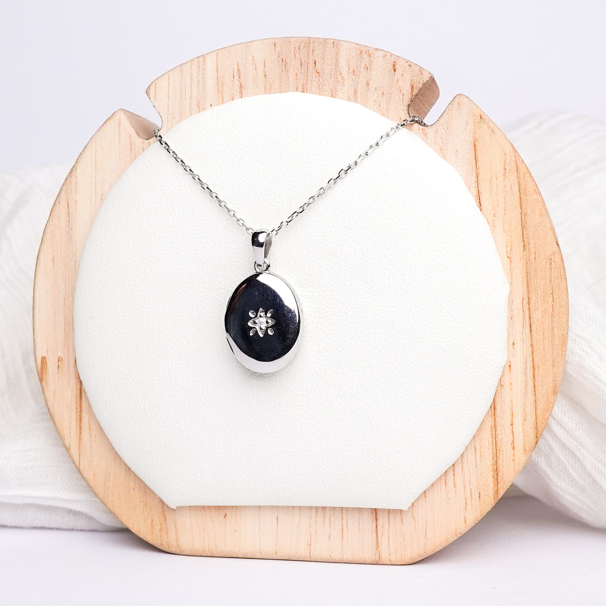 Collar Relicario Éter