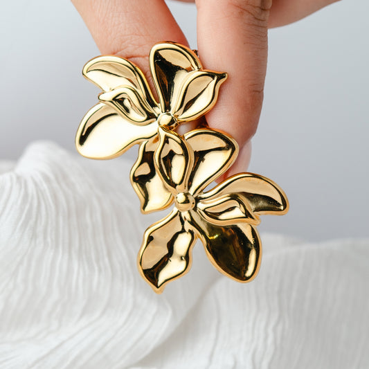 Aros pegados pétalos gold