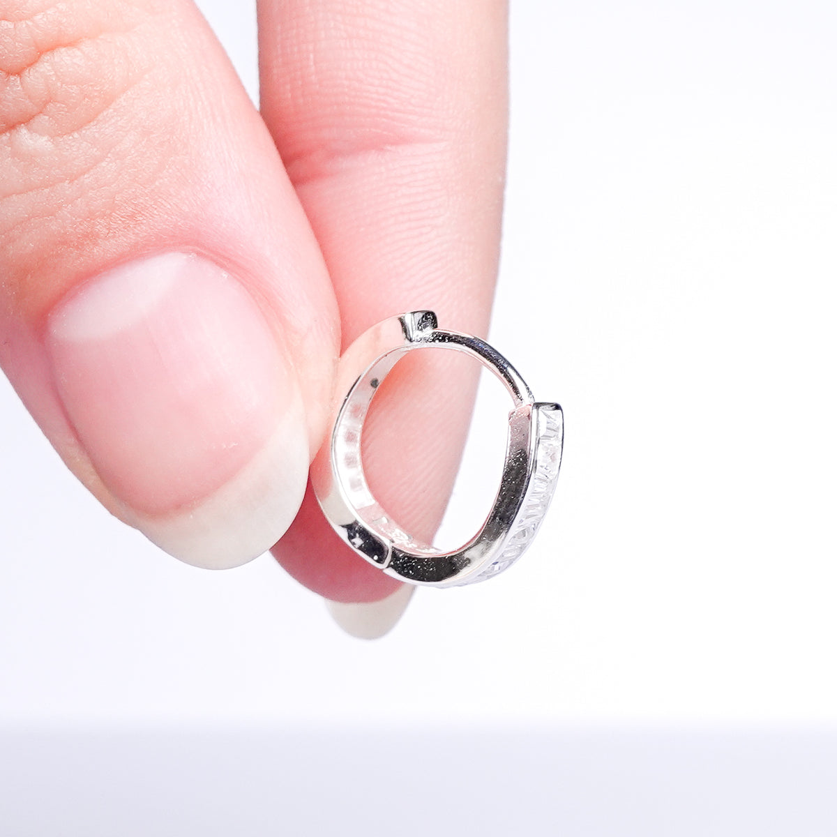 Aros argolla huggie irregular
