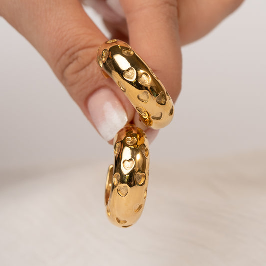 Aros semi argollas corazones bañados en oro