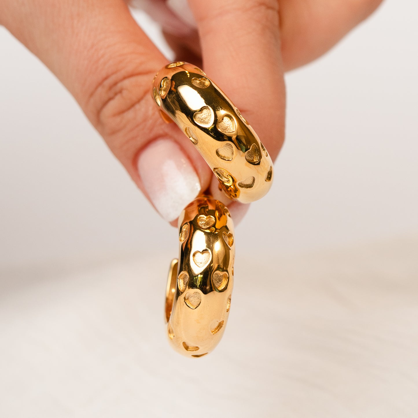 Aros semi argollas corazones bañados en oro