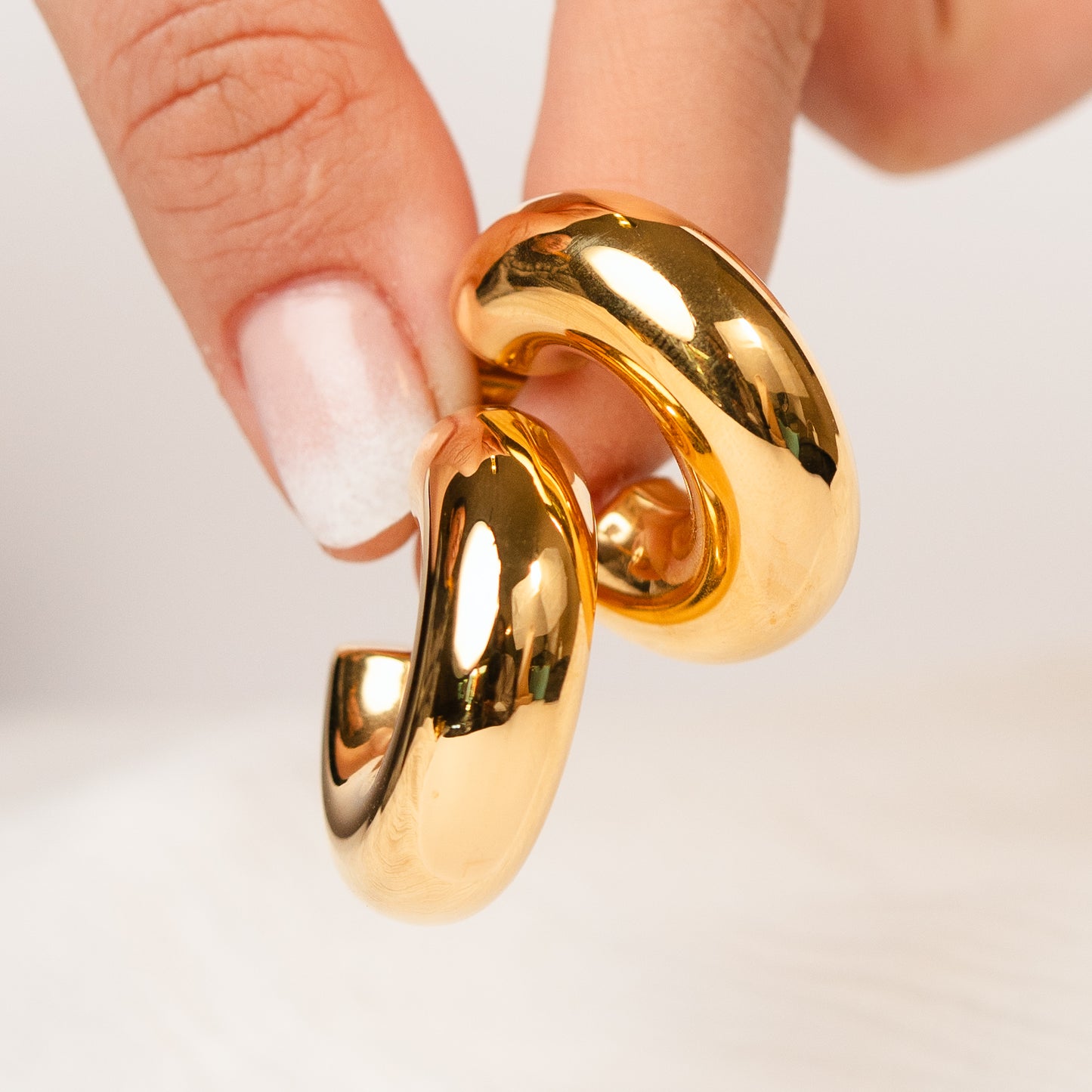 Aros semi argolla bold bañados en oro