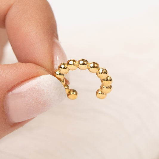 Aro ear cuff esferas bañado en oro