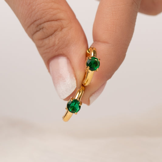 Aros huggie gold circón verde