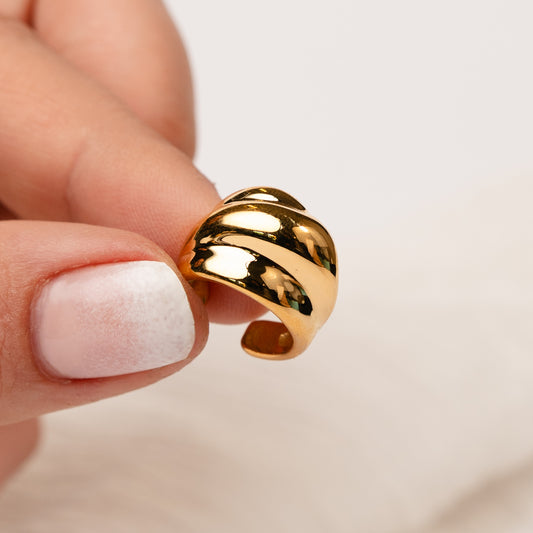 Aro ear cuff wave bañados en oro