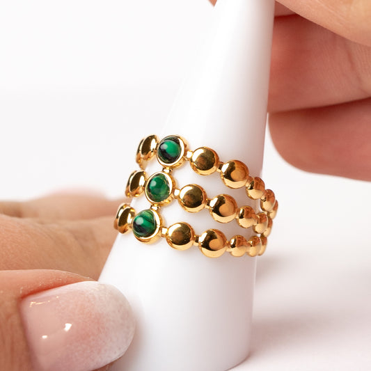 Anillo ajustable diseño verde bañado en oro