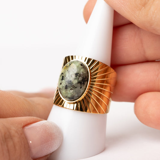 Anillo ajustable diseño lineal bañado en oro