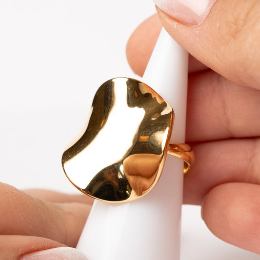 Anillo ajustable diseño irregular bañado en oro