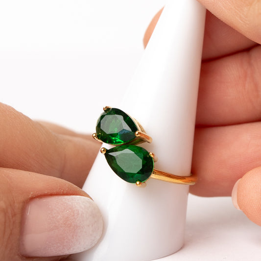Anillo ajustable circones verdes bañado en oro