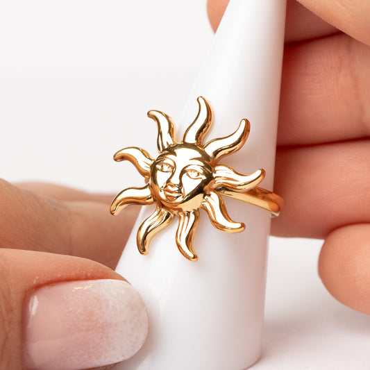 Anillo ajustable diseño sol bañado en oro
