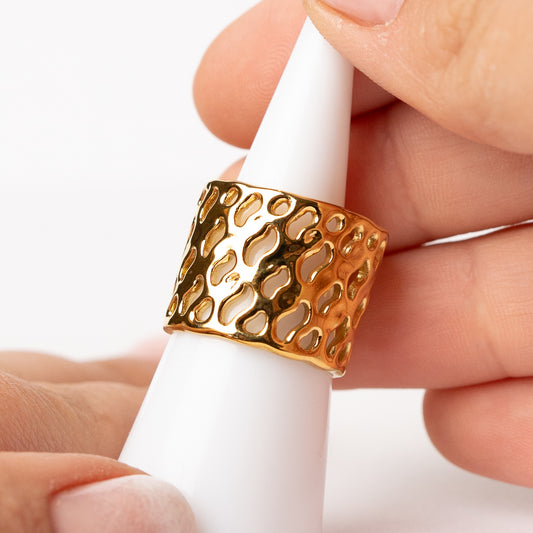 Anillo ajustable diseño calado bañado en oro