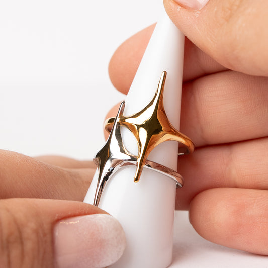 Anillo ajustable cometas diseño bicolor bañado en oro