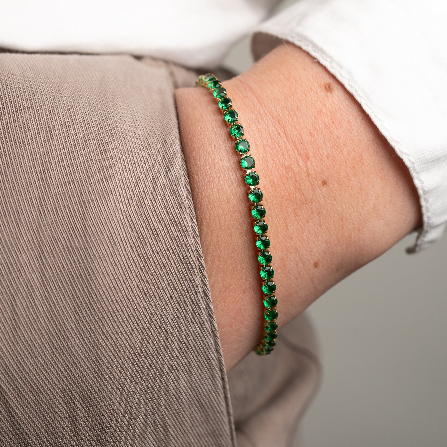 Pulsera ajustable circones verdes bañada en oro