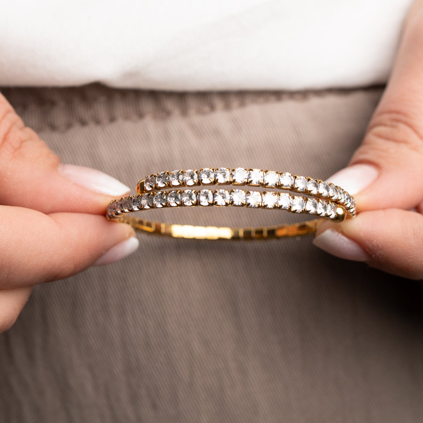 Pulsera cruzada circones bañado en oro