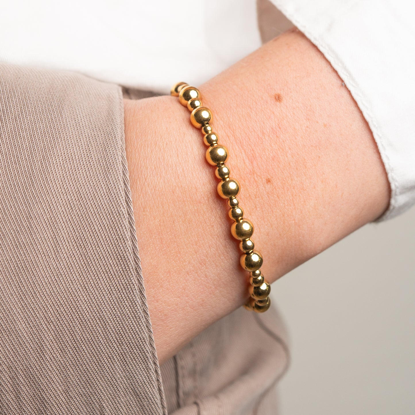 Pulsera esferas bañado en oro