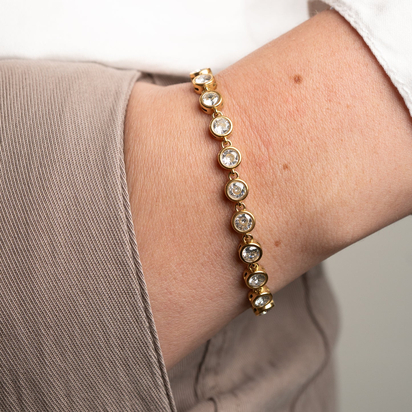 Pulsera circones bañado en oro