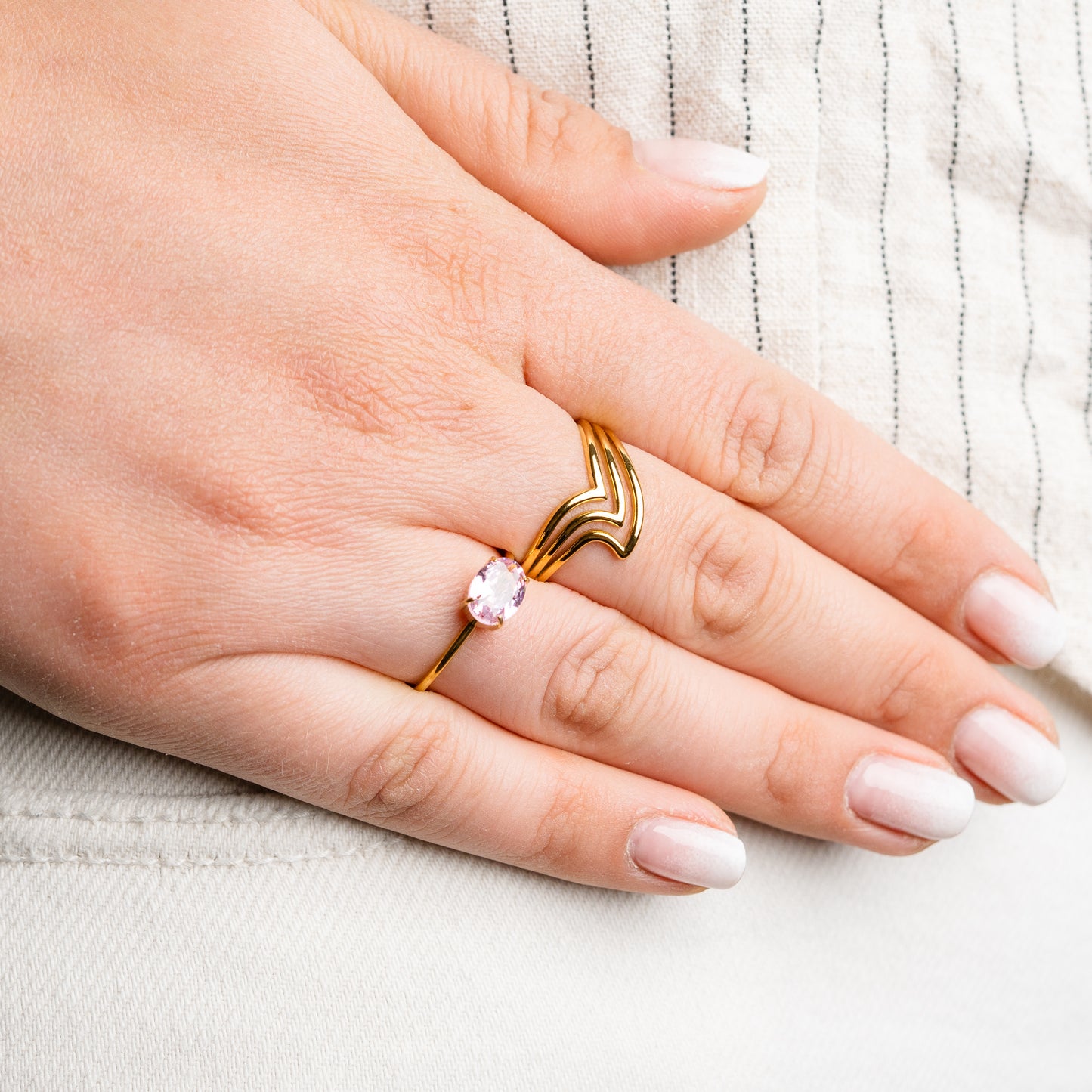 Anillo ajustable circón rosa bañado en oro