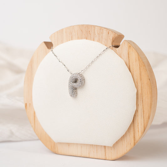 Collar letra P