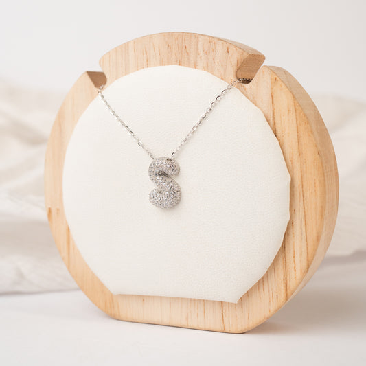 Collar letra S