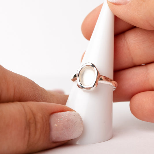 Anillo ajustable flor minimalista