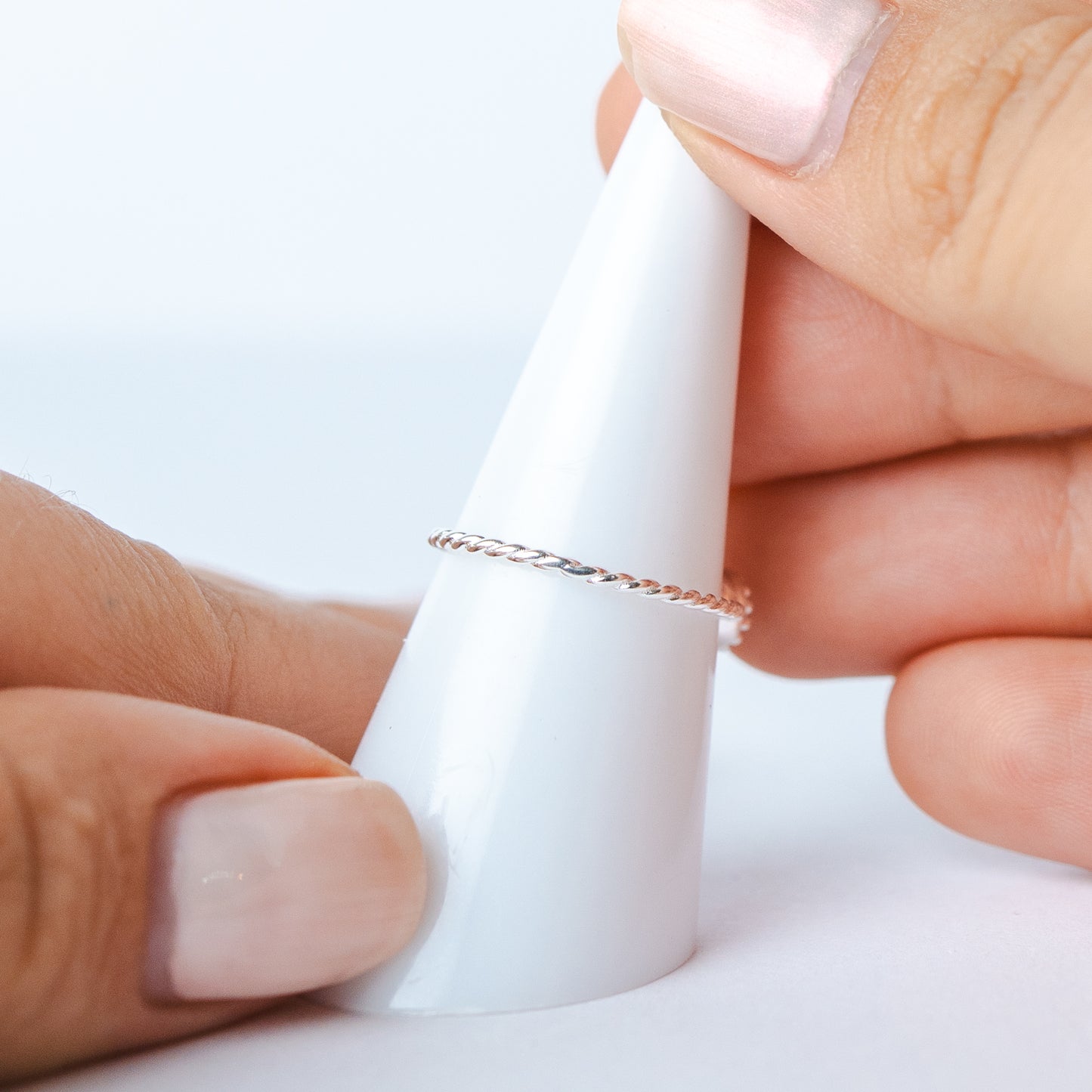 Anillo trenzado piedra blanca