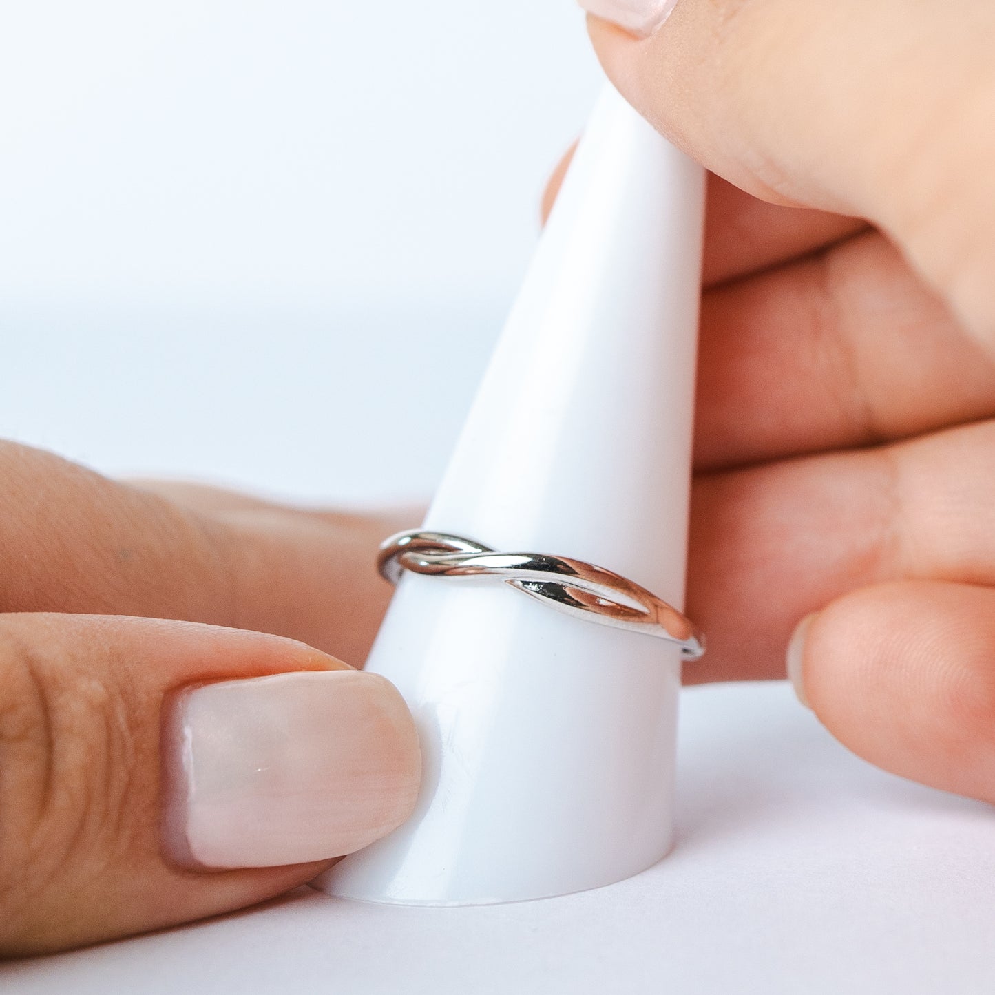 Conjunto anillos de pareja ajustables cruzados