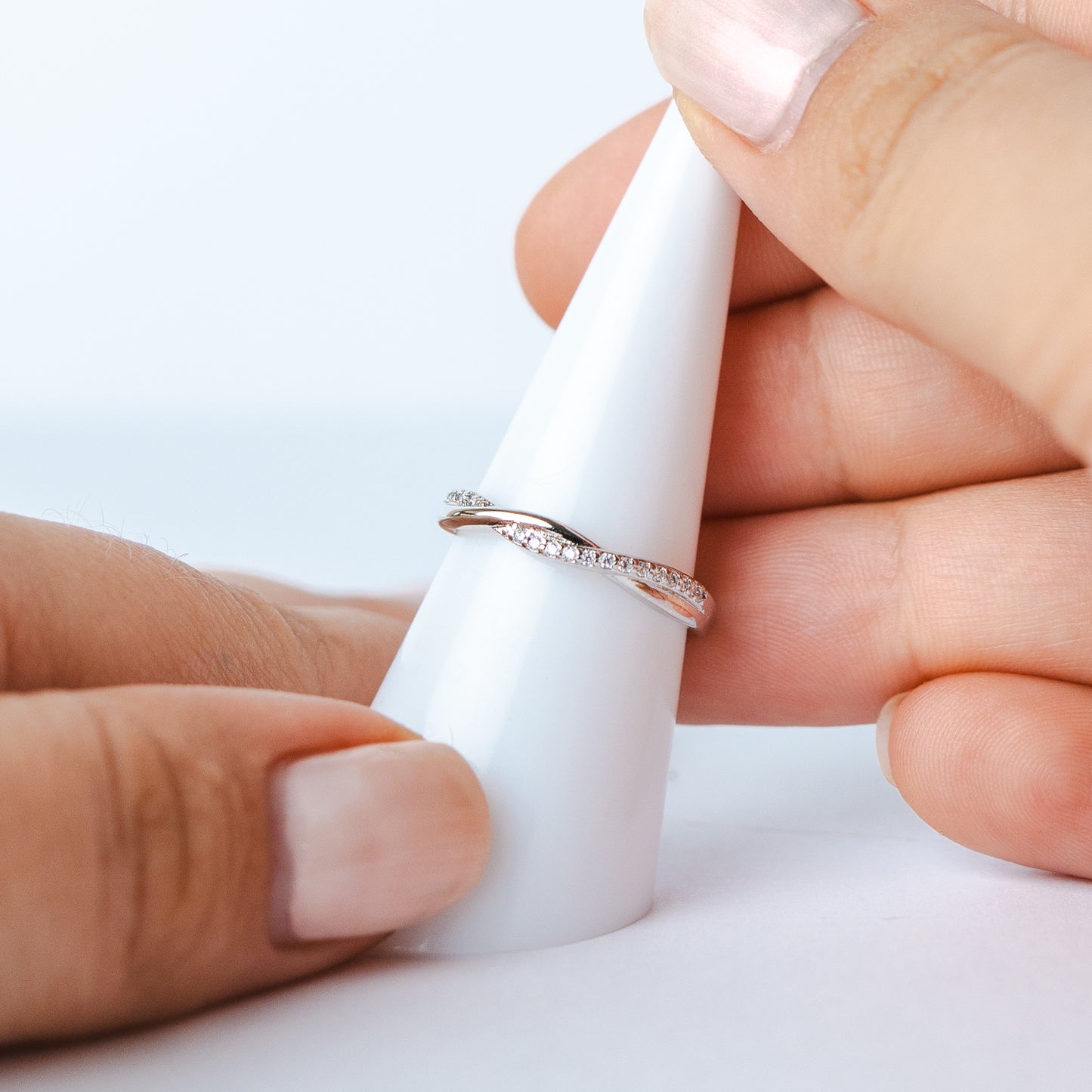 Conjunto anillos de pareja ajustables cruzados