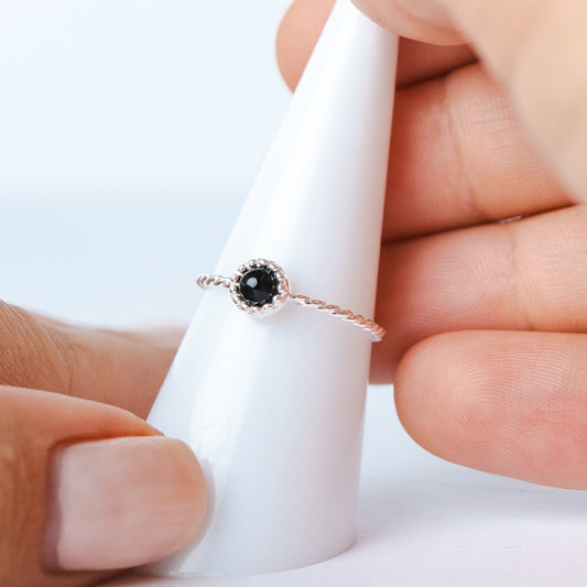 Anillo trenzado piedra negra