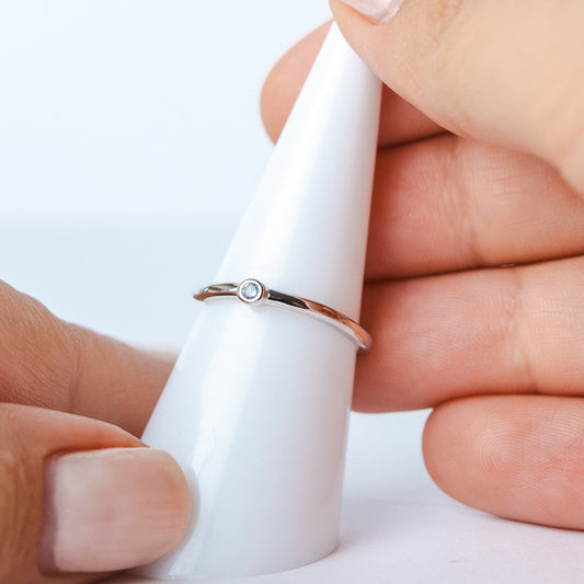 Anillo ajustable circón azul minimal