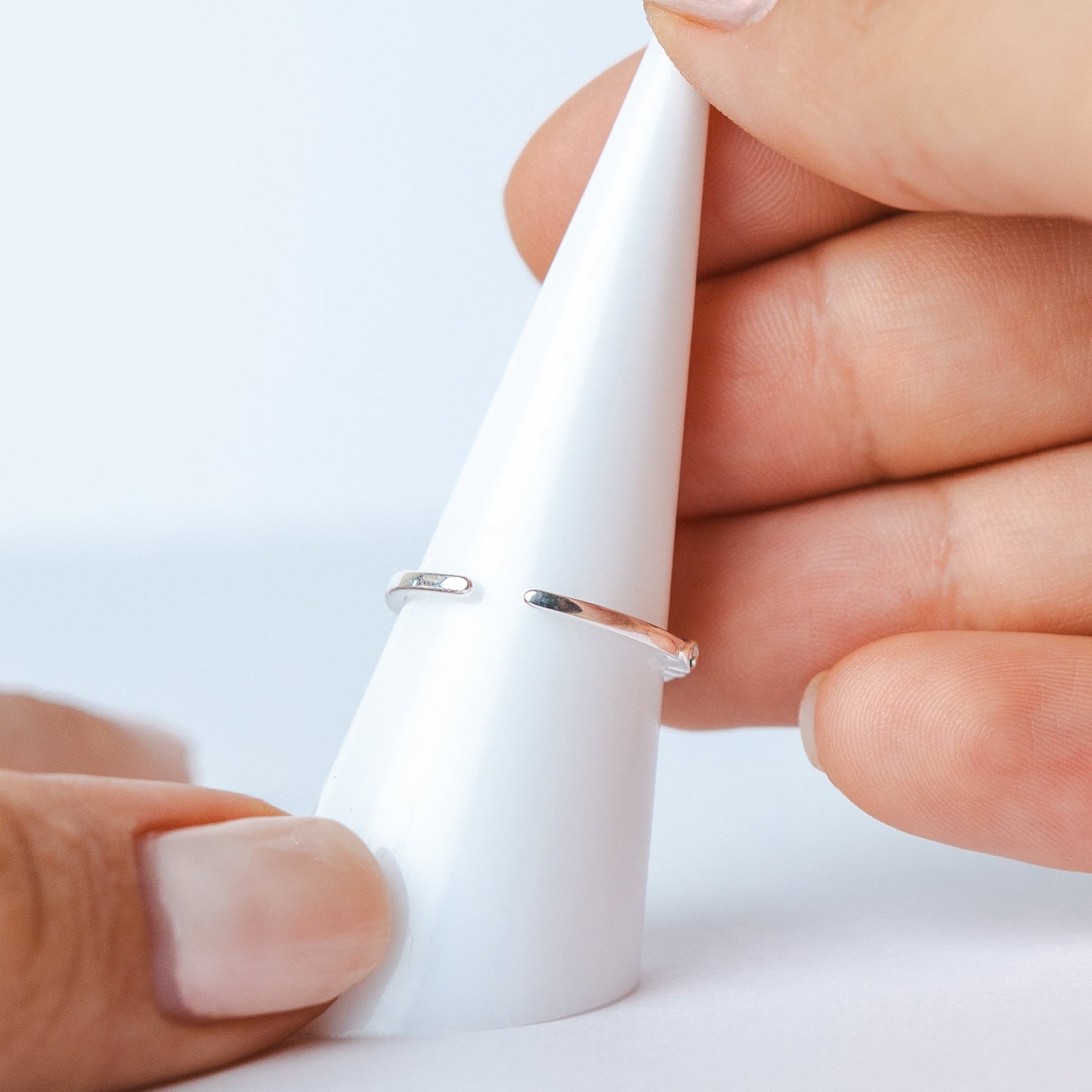 Anillo ajustable circones esmeraldas