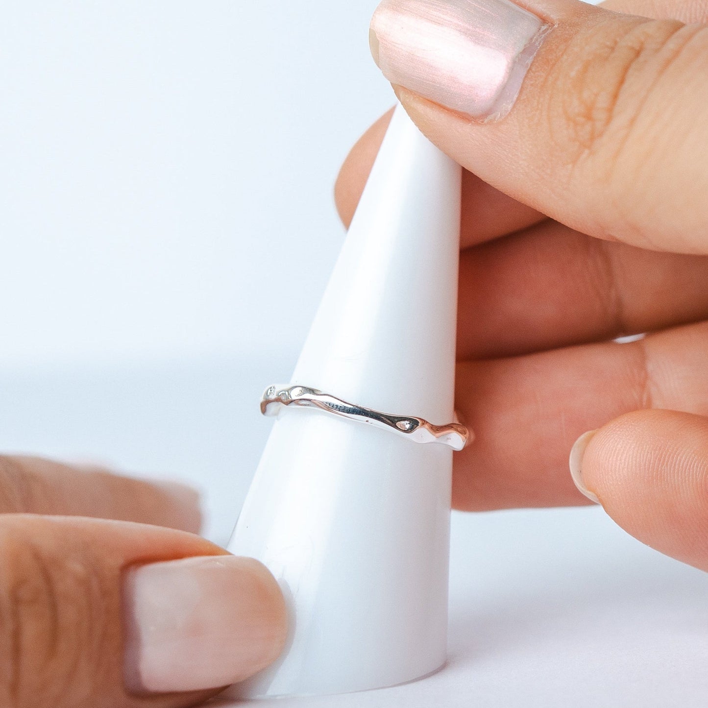 Anillo ajustable cruzado circón rosa