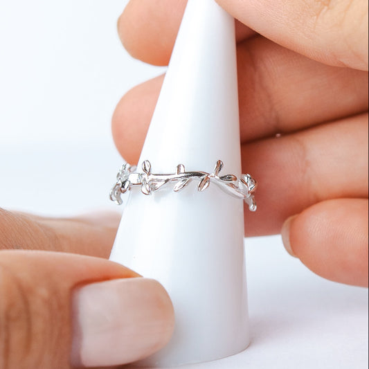 Anillo ajustable enredadera hojas pulidas