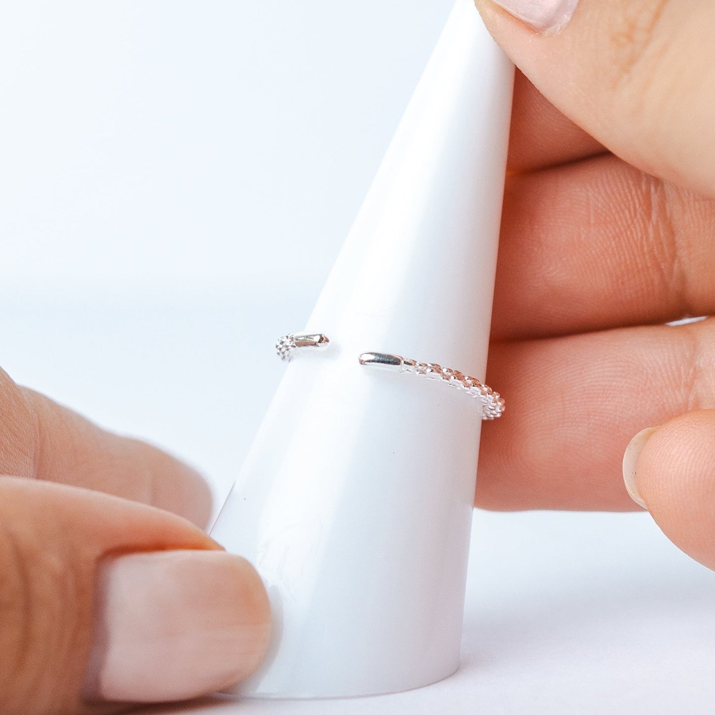 Anillo ajustable fino circones multicolor