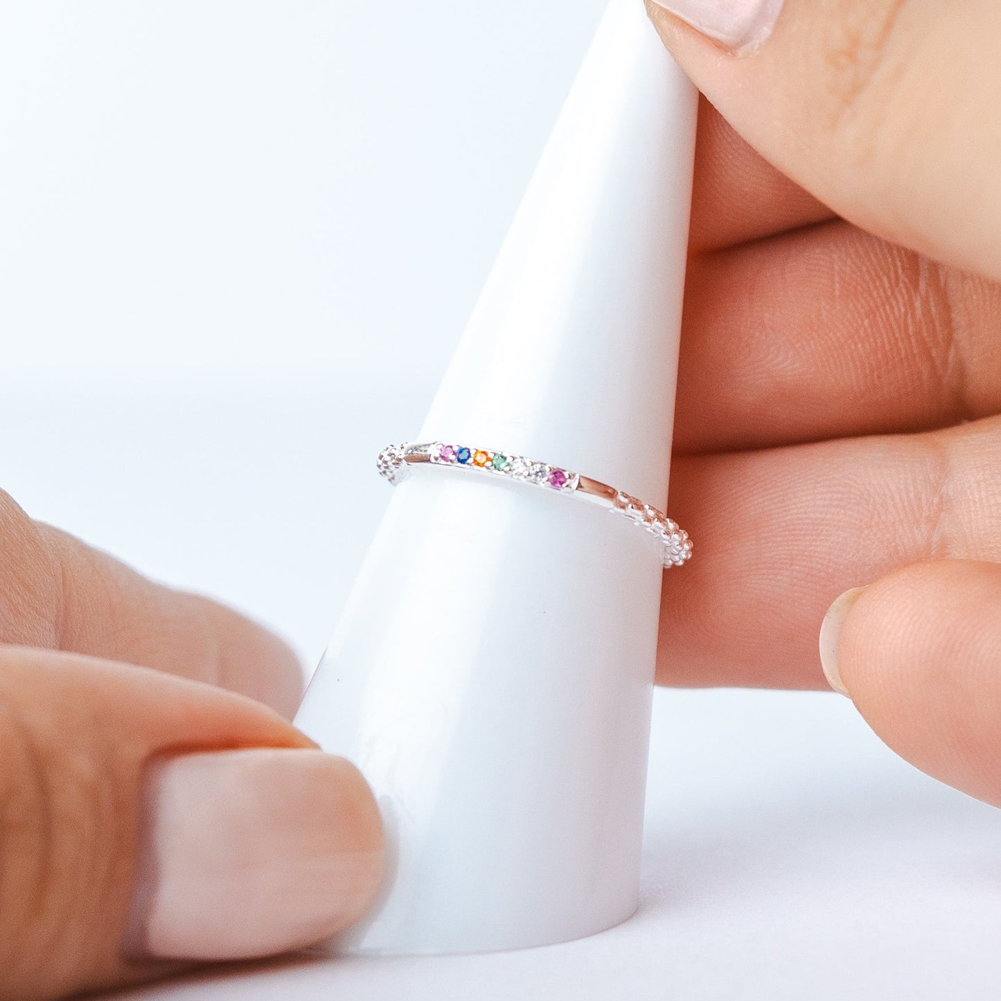 Anillo ajustable fino circones multicolor