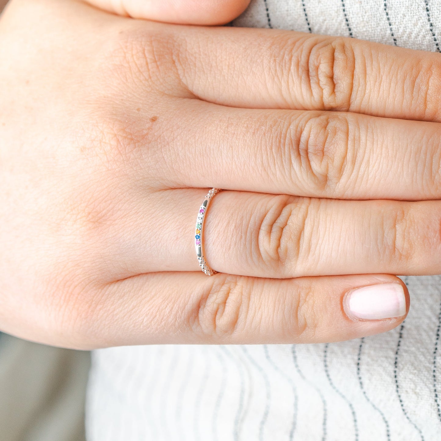 Anillo ajustable fino circones multicolor