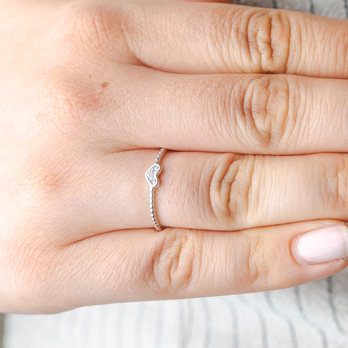 Anillo ajustable corazón brillante delgado