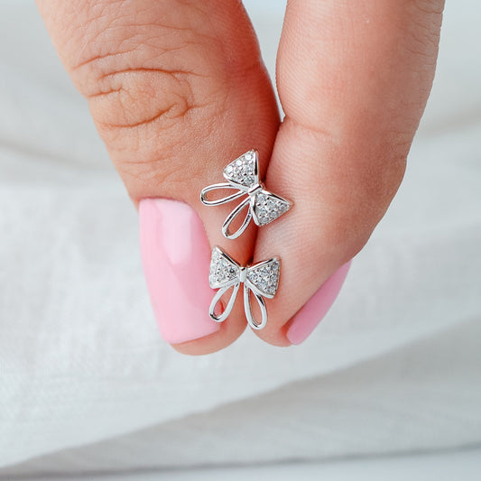 Aros pegados lazos y circones