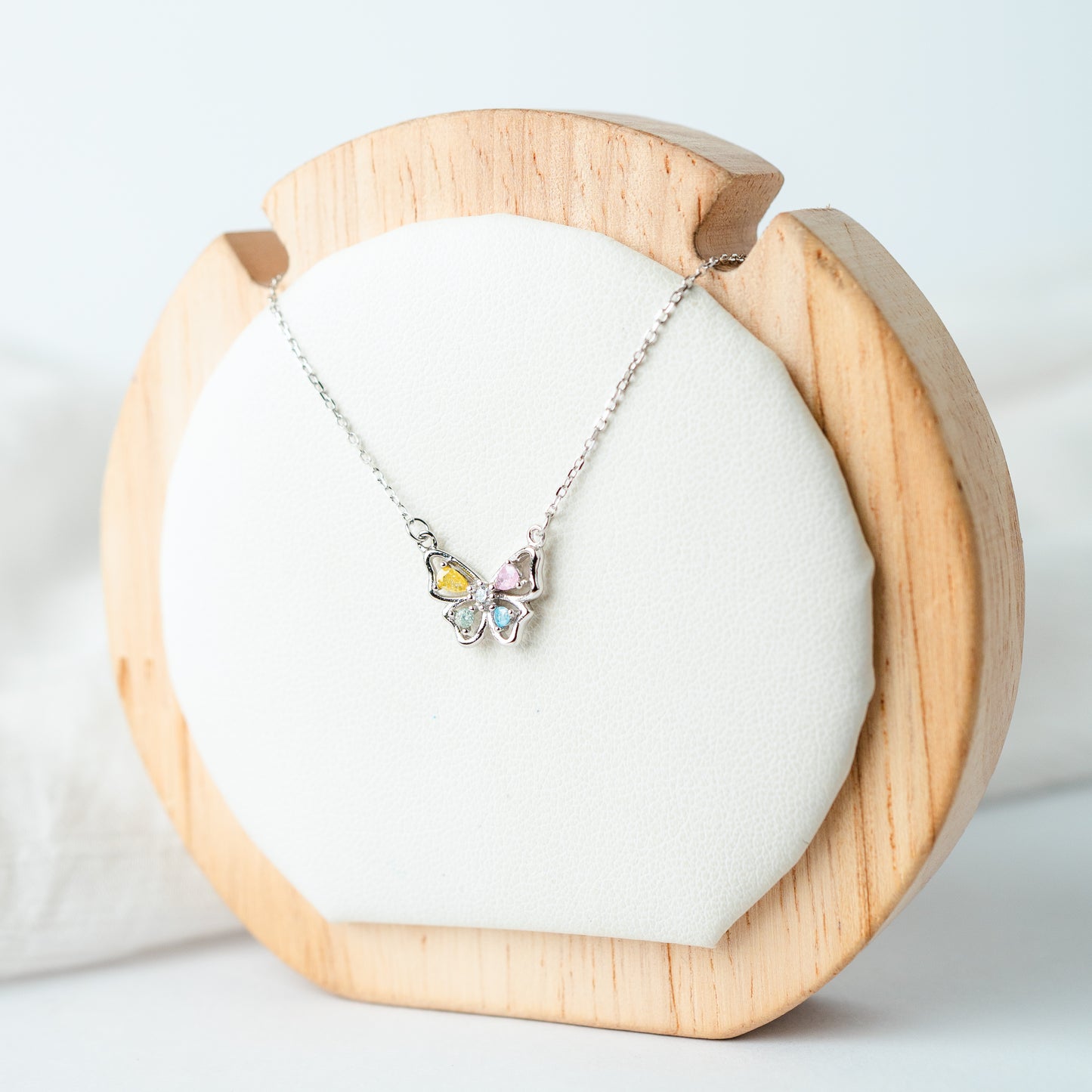 Collar mariposa multicolor