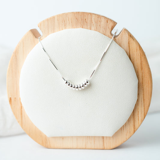 Collar minimal mostacillas