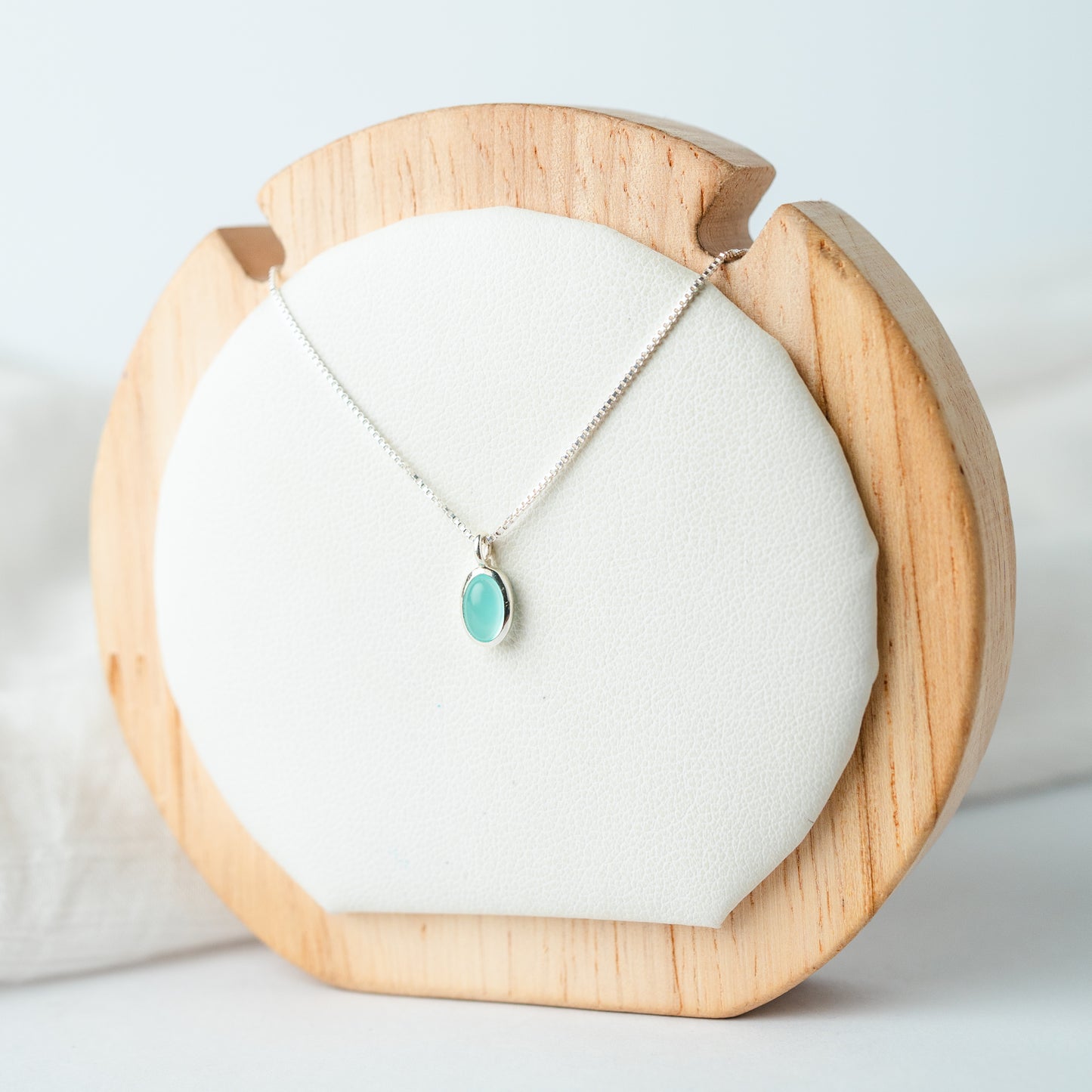 Collar Óvalo piedra calcedonia