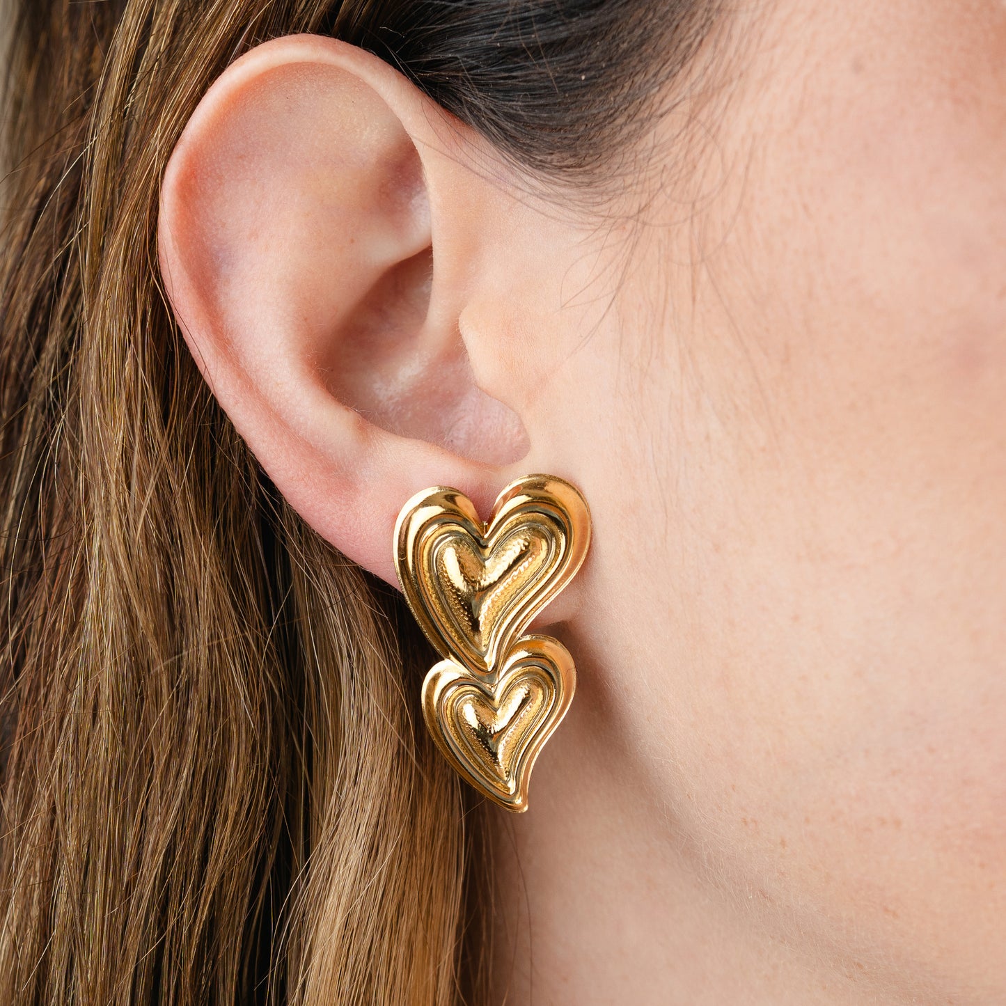 Aros pegados corazones bañado en oro