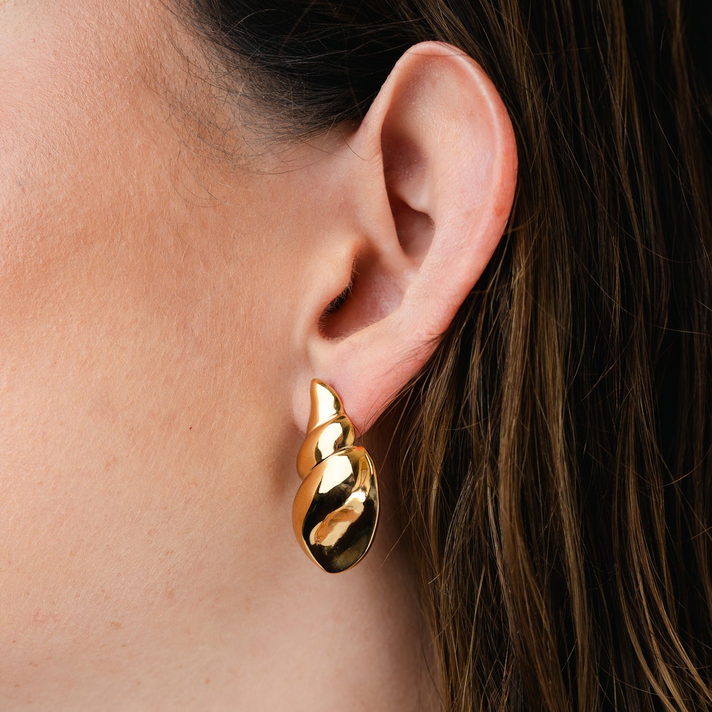 Aros pegados conchita bañado en oro