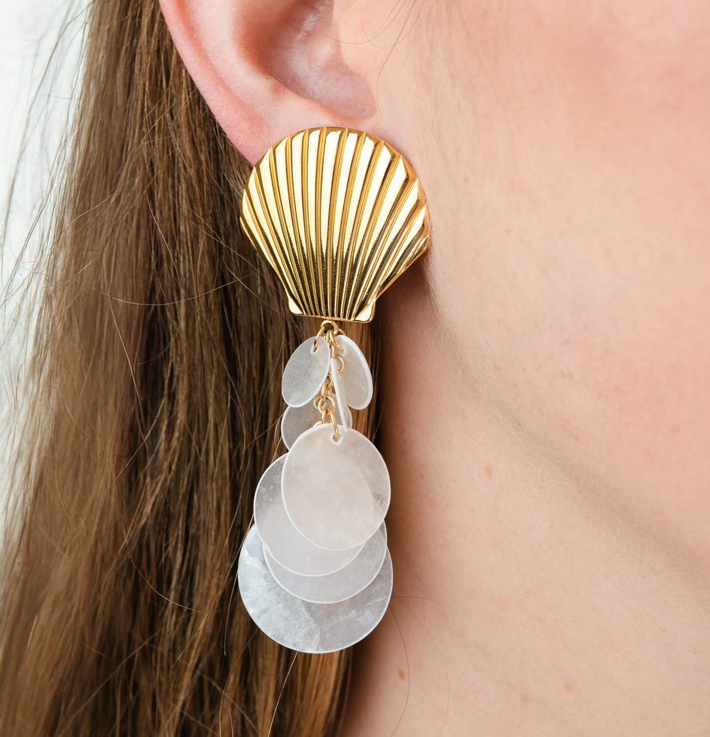 Aros colgantes conchita bañado en oro