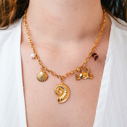 Collar bahía bañado en oro