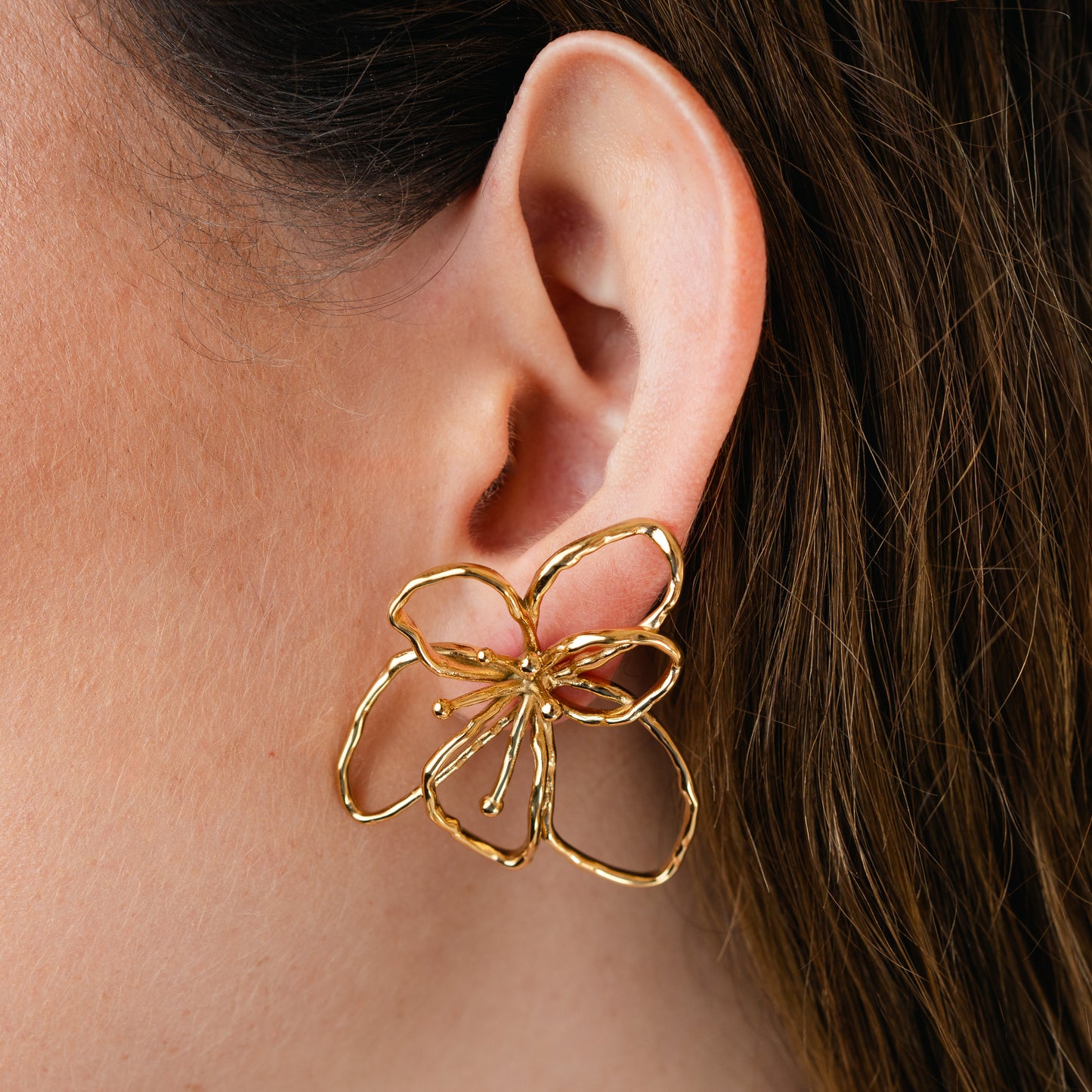 Aros pegados flores bañados en oro