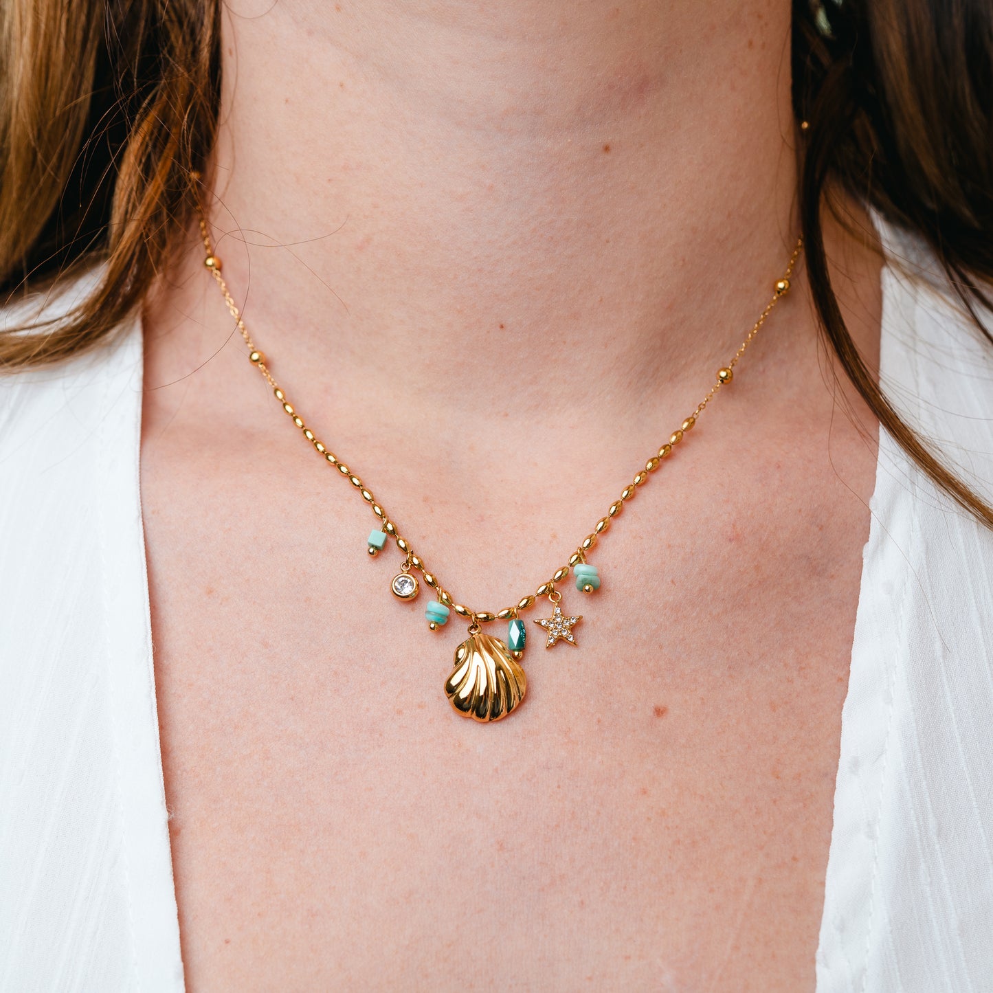 Collar de conchita y mostacillas