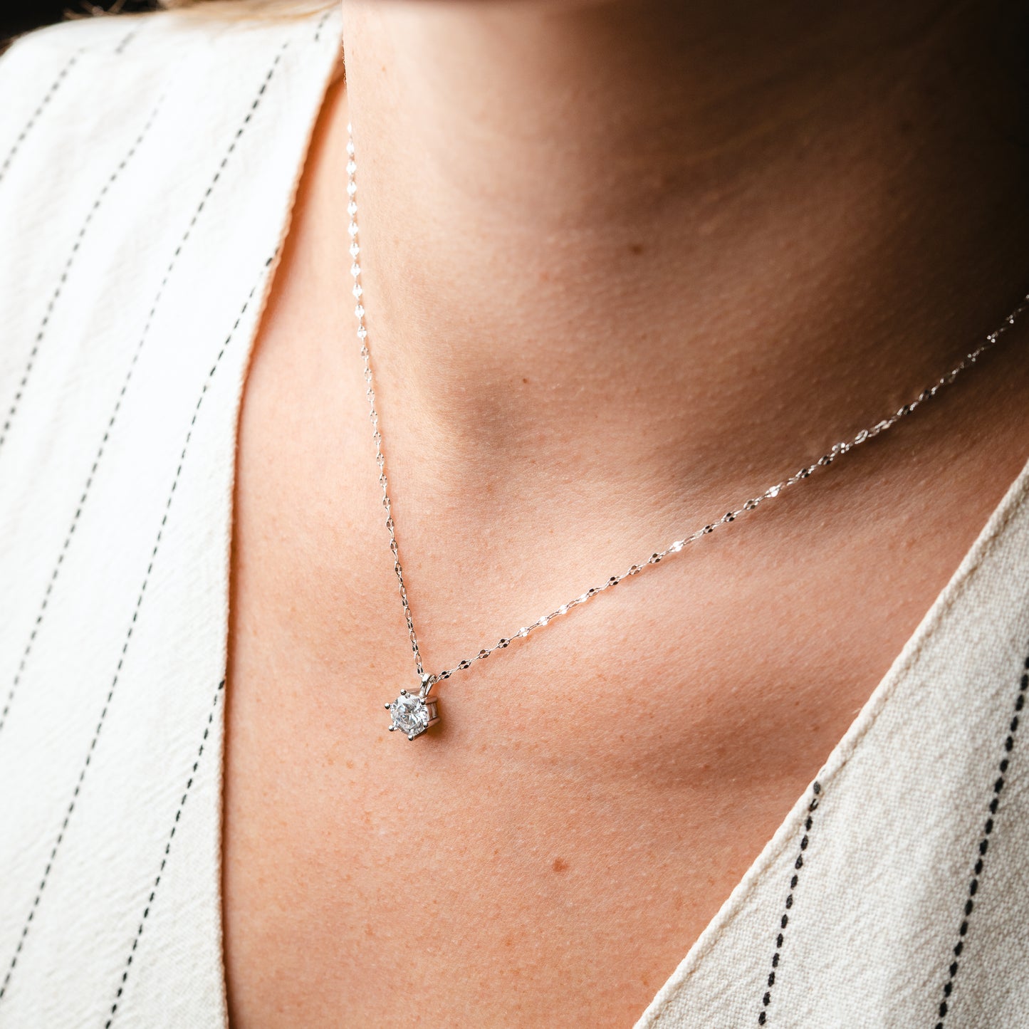 Collar punto de luz Lyrical